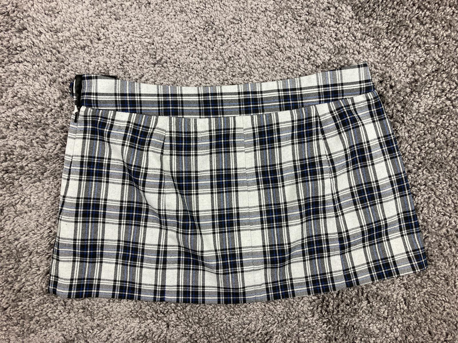 Guess Women Plaid Mini Skirt Size 28 Blue Gray Y2K Style Zip Closure