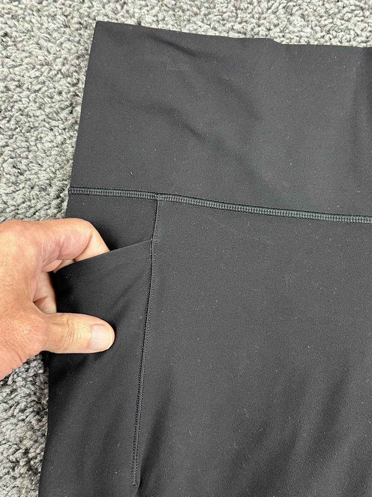 Athleta Salutation Stash 7/8 Tight Leggings Black Pockets Yoga Pants Size Large