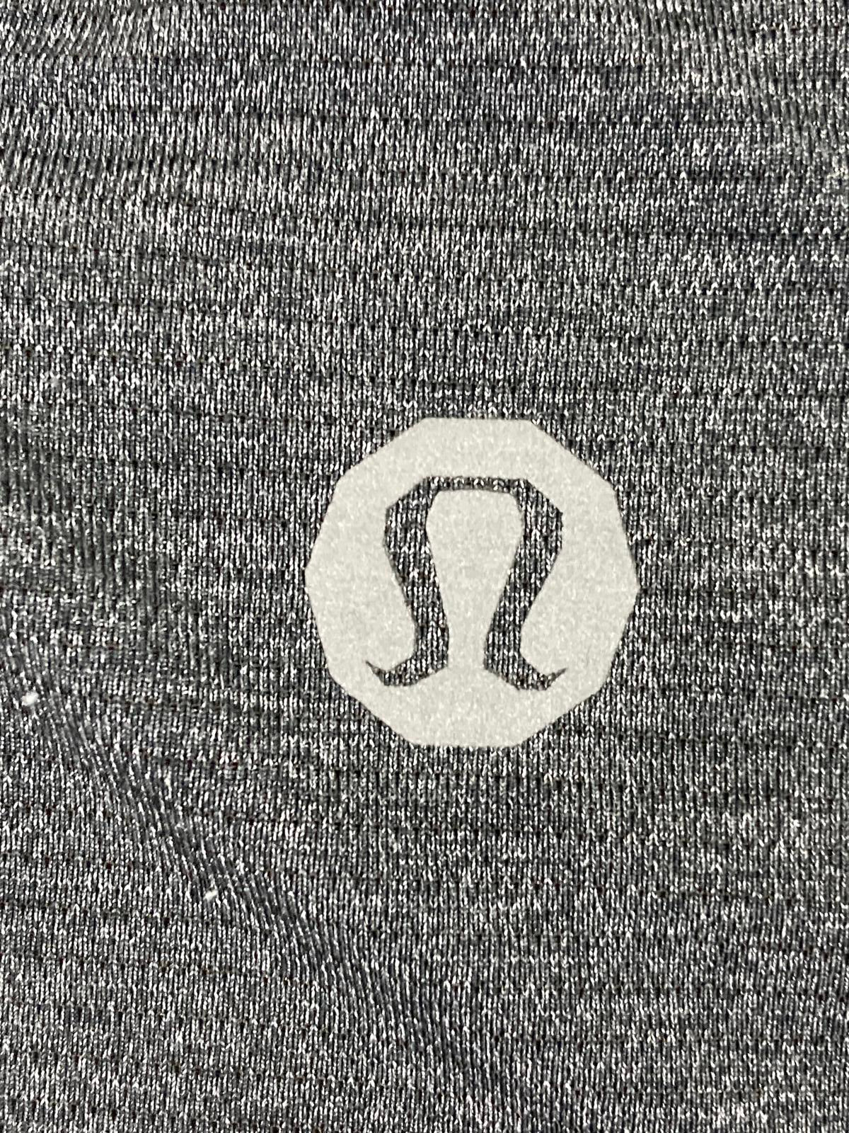 Lululemon Mens Shirt Active Tech Gray Short Sleeve Reflective Strip Size Medium.