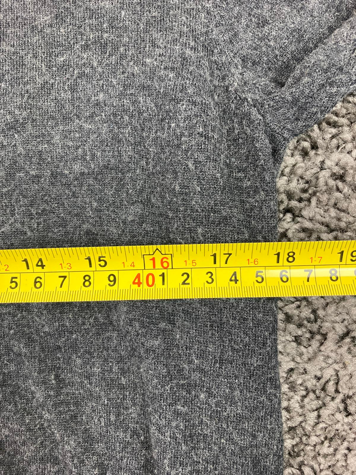 Uniqlo Sweater Women Dark Gray 100% Wool Crewneck Size S Lightweight Pullover