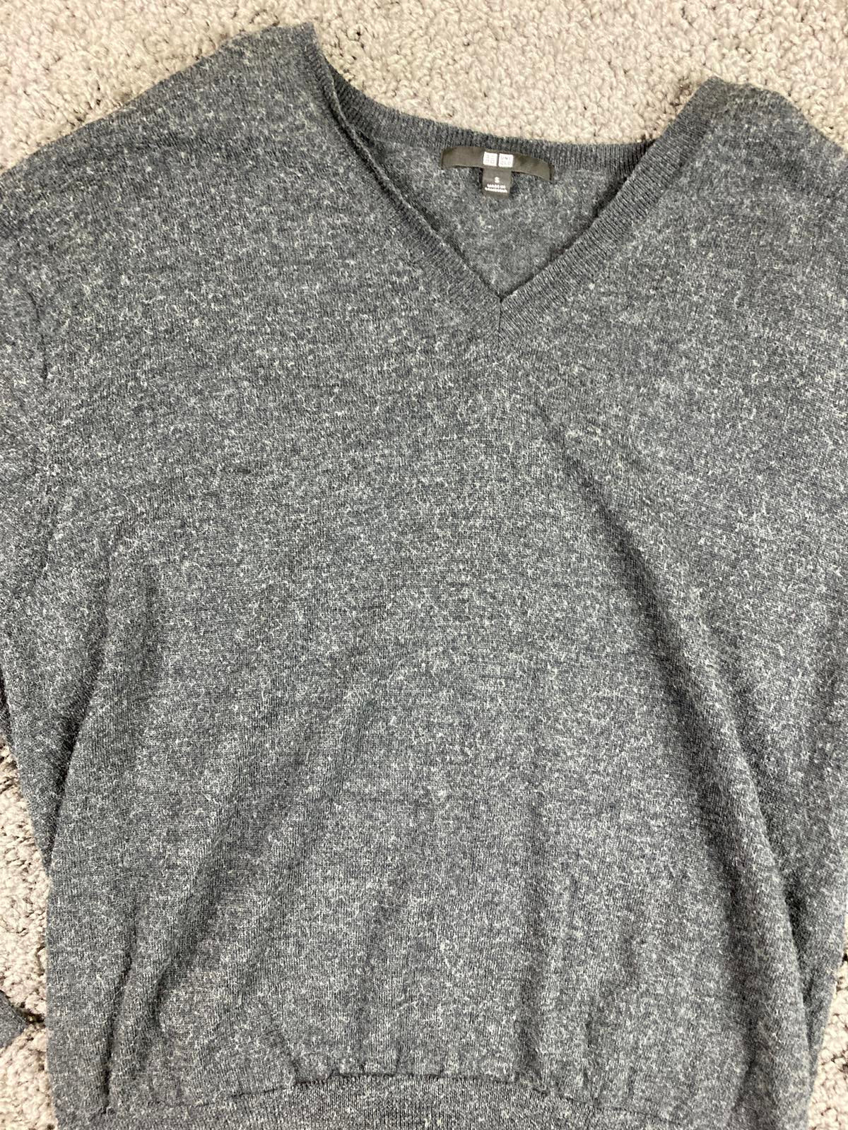 Uniqlo Sweater Women Dark Gray 100% Wool Crewneck Size S Lightweight Pullover