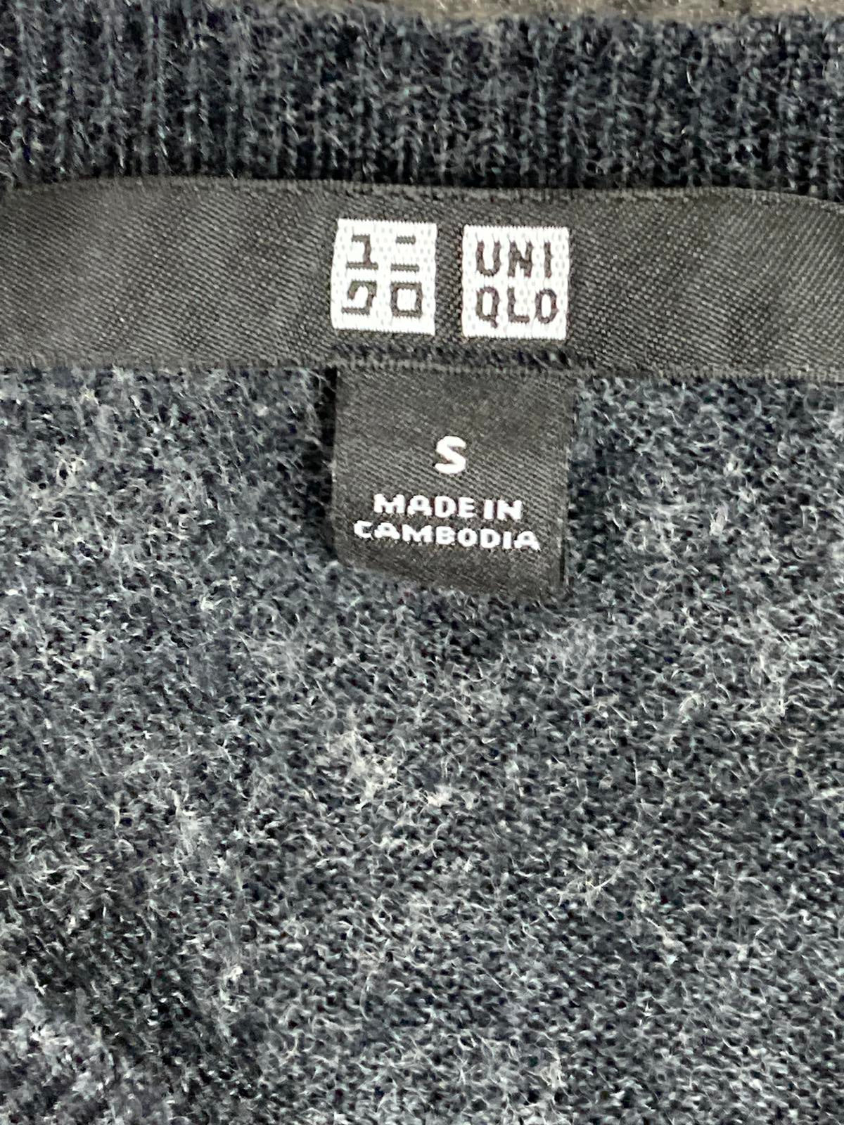 Uniqlo Sweater Women Dark Gray 100% Wool Crewneck Size S Lightweight Pullover