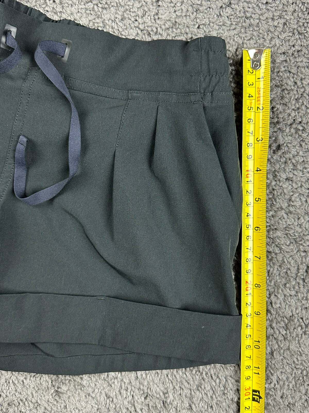 Backcountry Womens Small Black Performance Pull On Cuffed Hiking Shorts