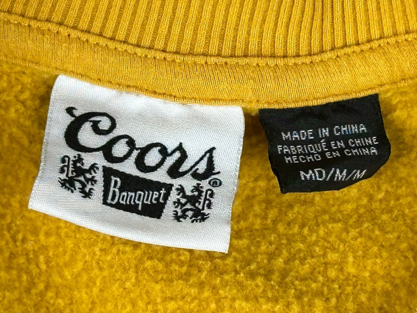 Coors Banquet Mens Sweatshirt Yellow Crewneck Rocky Mountain Beer Graphic Sz M