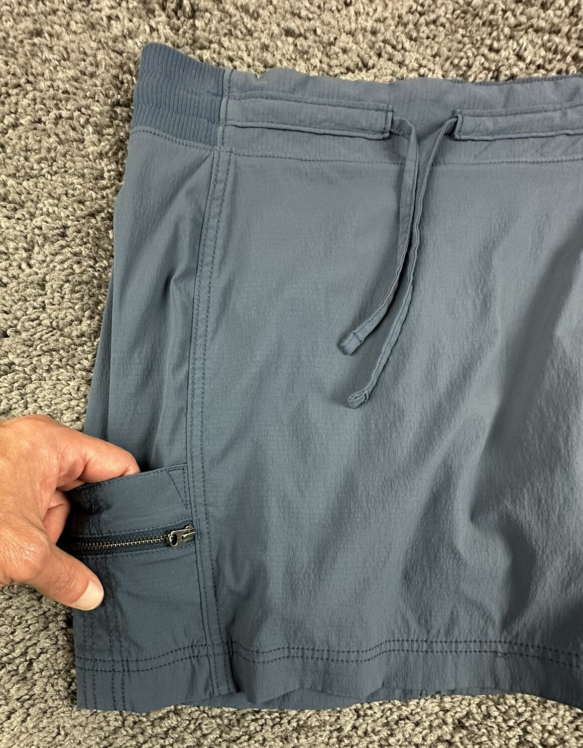 Athleta Trekkie Skort Womens Gray Blue Hiking Travel Skirt Zip Pockets Size 0