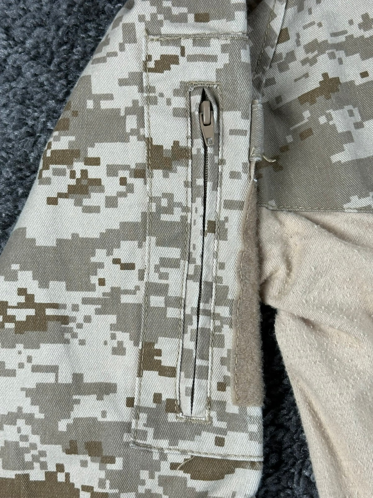 Rothco Desert Digital Camo Tactical Combat Shirt Men's Military Zip Pockets Sz S