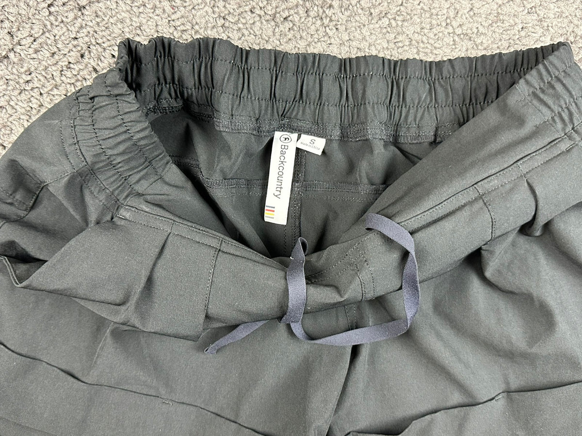 Backcountry Womens Small Black Performance Pull On Cuffed Hiking Shorts