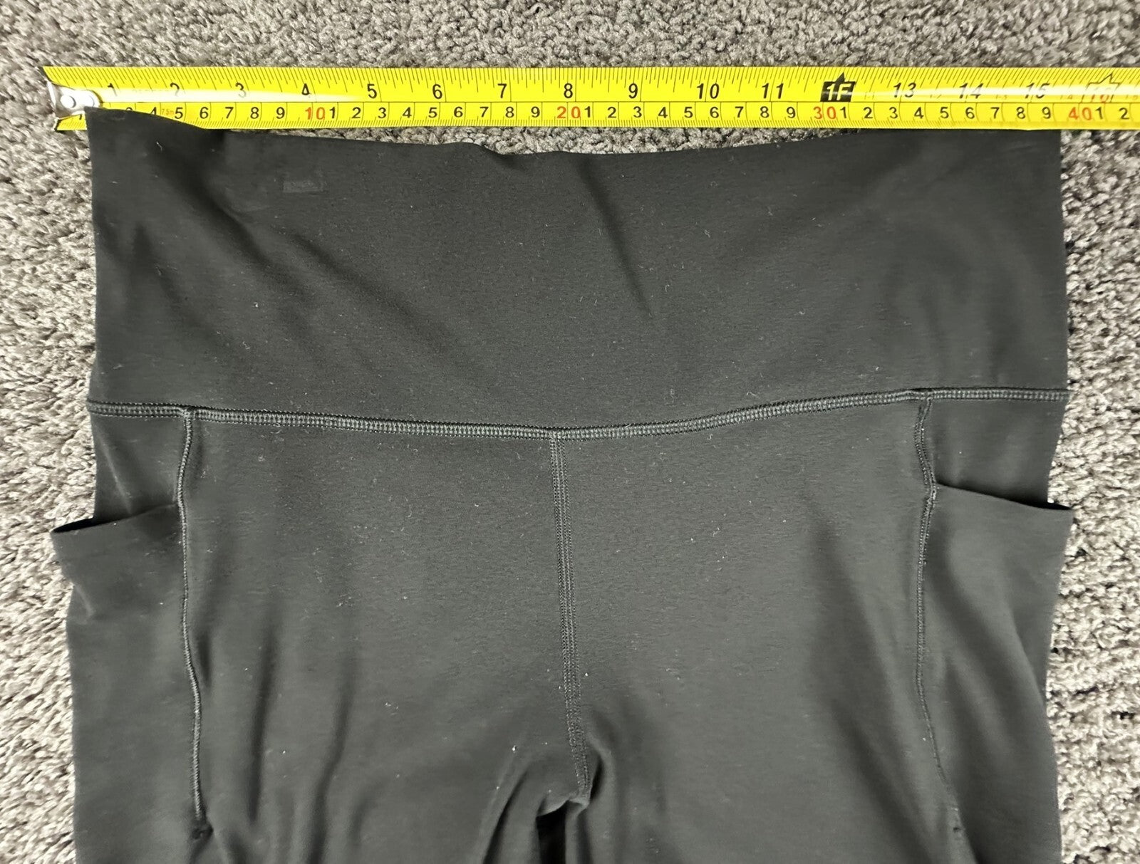 Athleta Salutation Stash Pocket II 7/8 Tight Leggings Black Large Yoga Size L