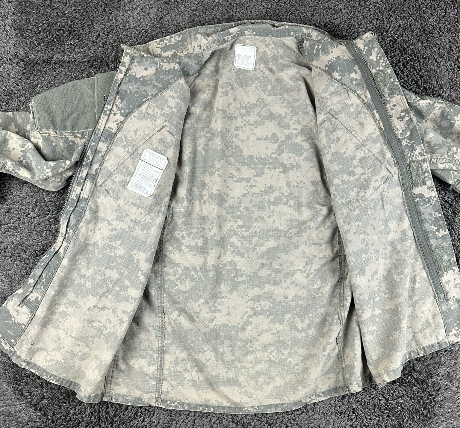 US Army ACU Digital Camo Combat Jacket Regular FR Flame Resistant Coat Sz Small