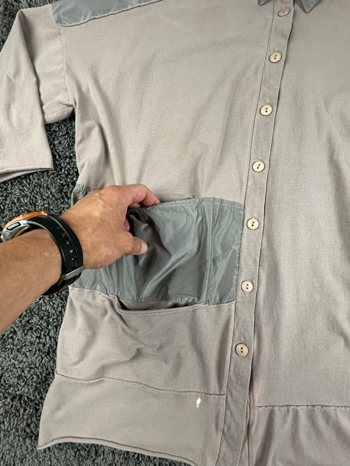 Luukaa Lagenlook Womens Button Tunic Shirt Taupe Gray Size 8 Mixed Media Pockets
