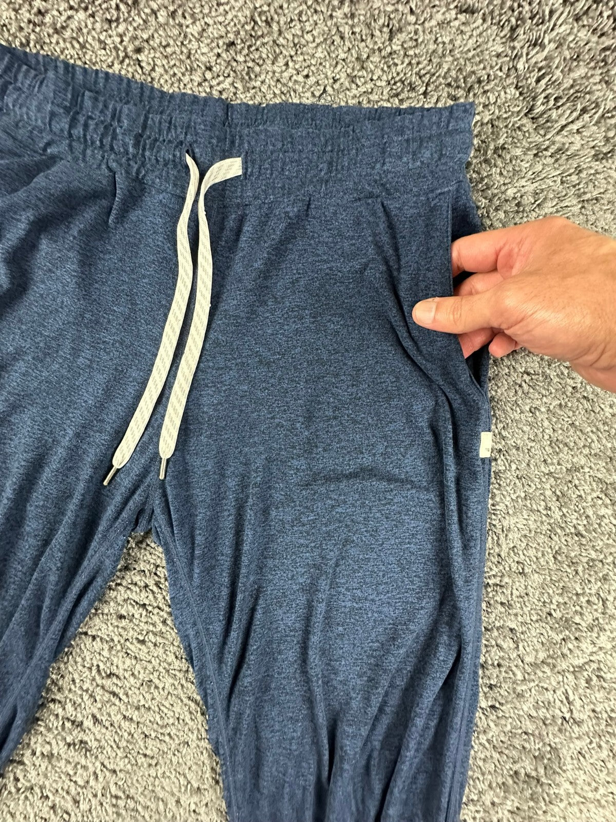 Vuori Womens S Performance Joggers DreamKnit Navy Blue Heather Crop Sweatpants