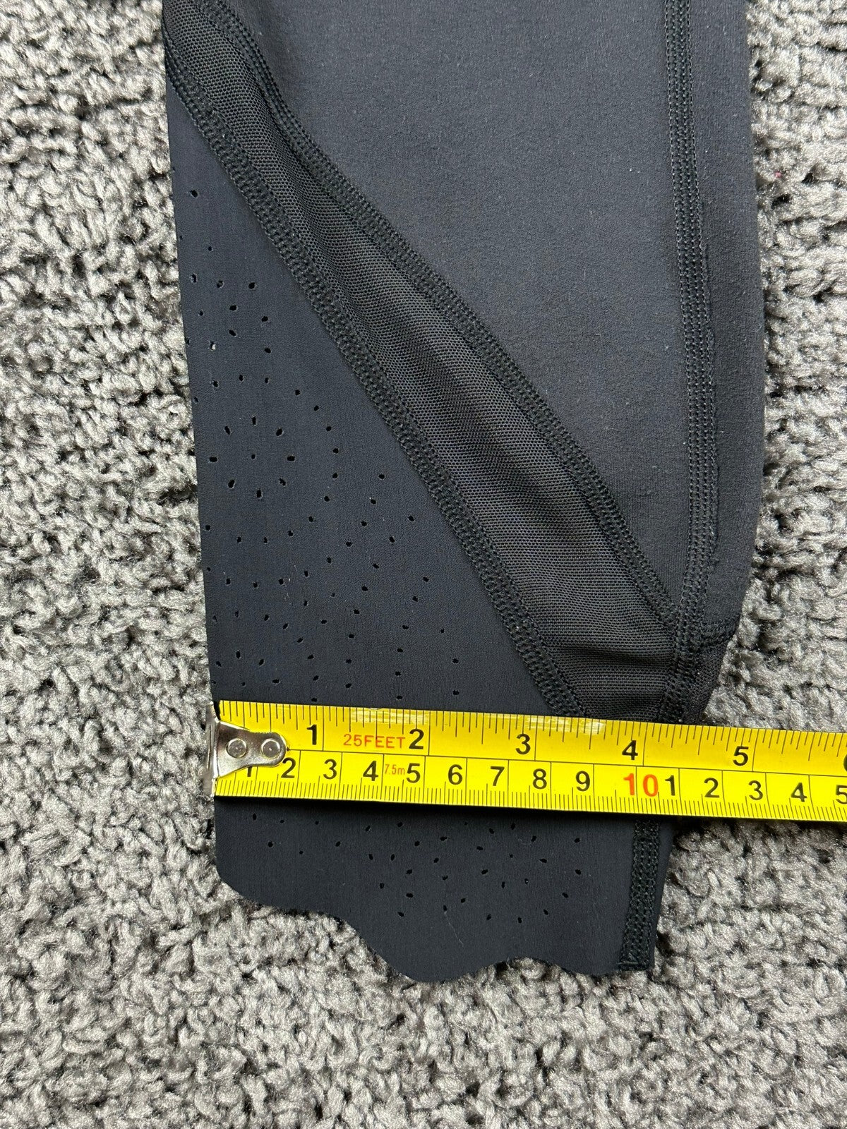 Lululemon Tight Stuff Crop Leggings Womens 4 Black Mesh Scallop Hem Laser Cut