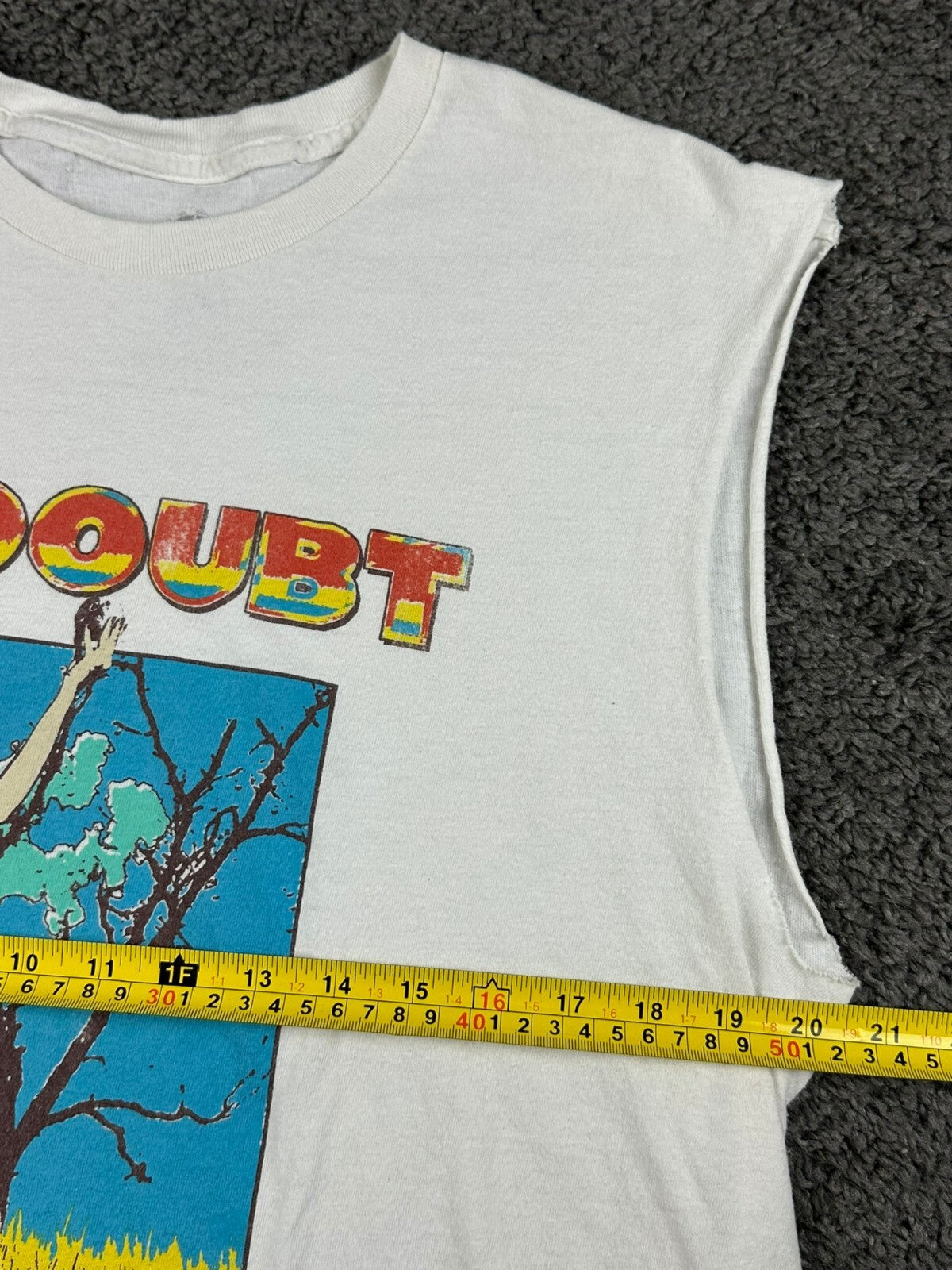No Doubt Tragic Kingdom Womens M White Cropped Sleeveless Graphic Band Tee