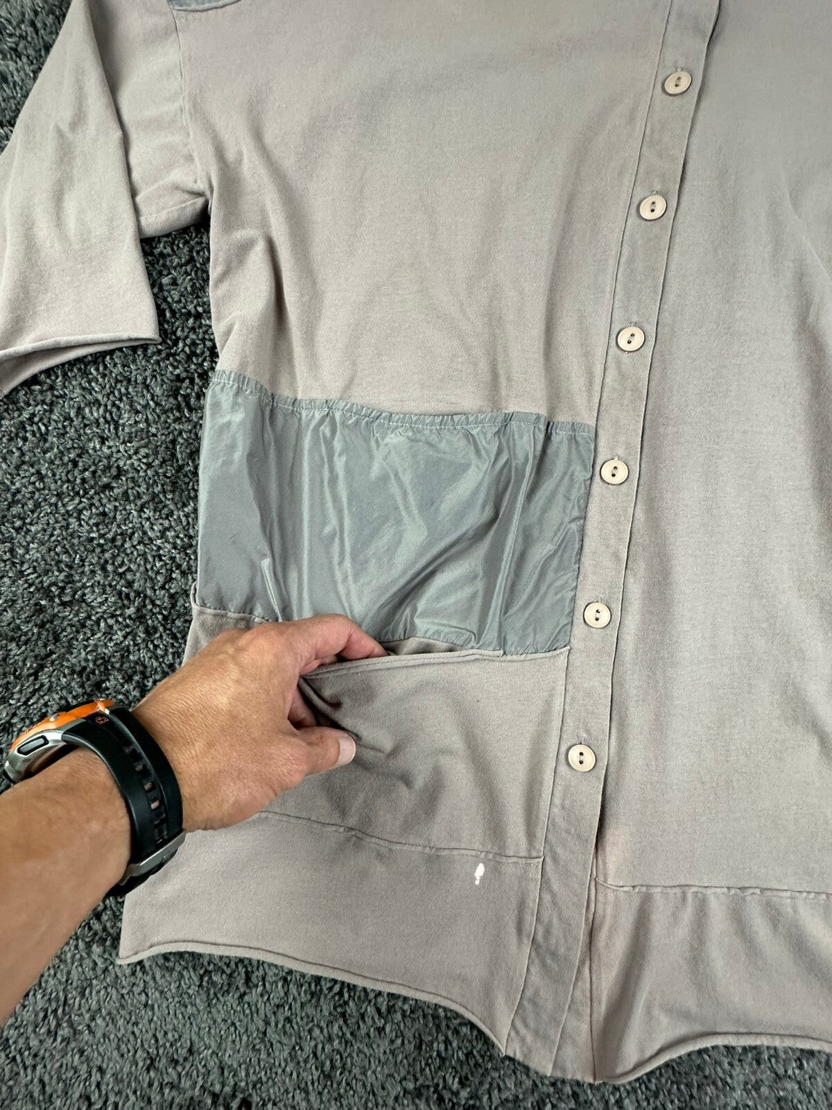 Luukaa Lagenlook Womens Button Tunic Shirt Taupe Gray Size 8 Mixed Media Pockets