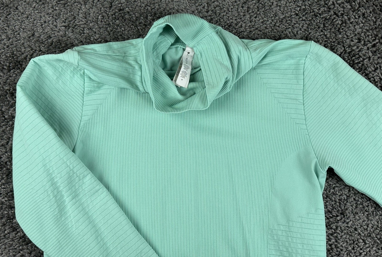Athleta Flurry Blizzard Turtleneck Womens Mint Green Thumbhole Seamless Sz M