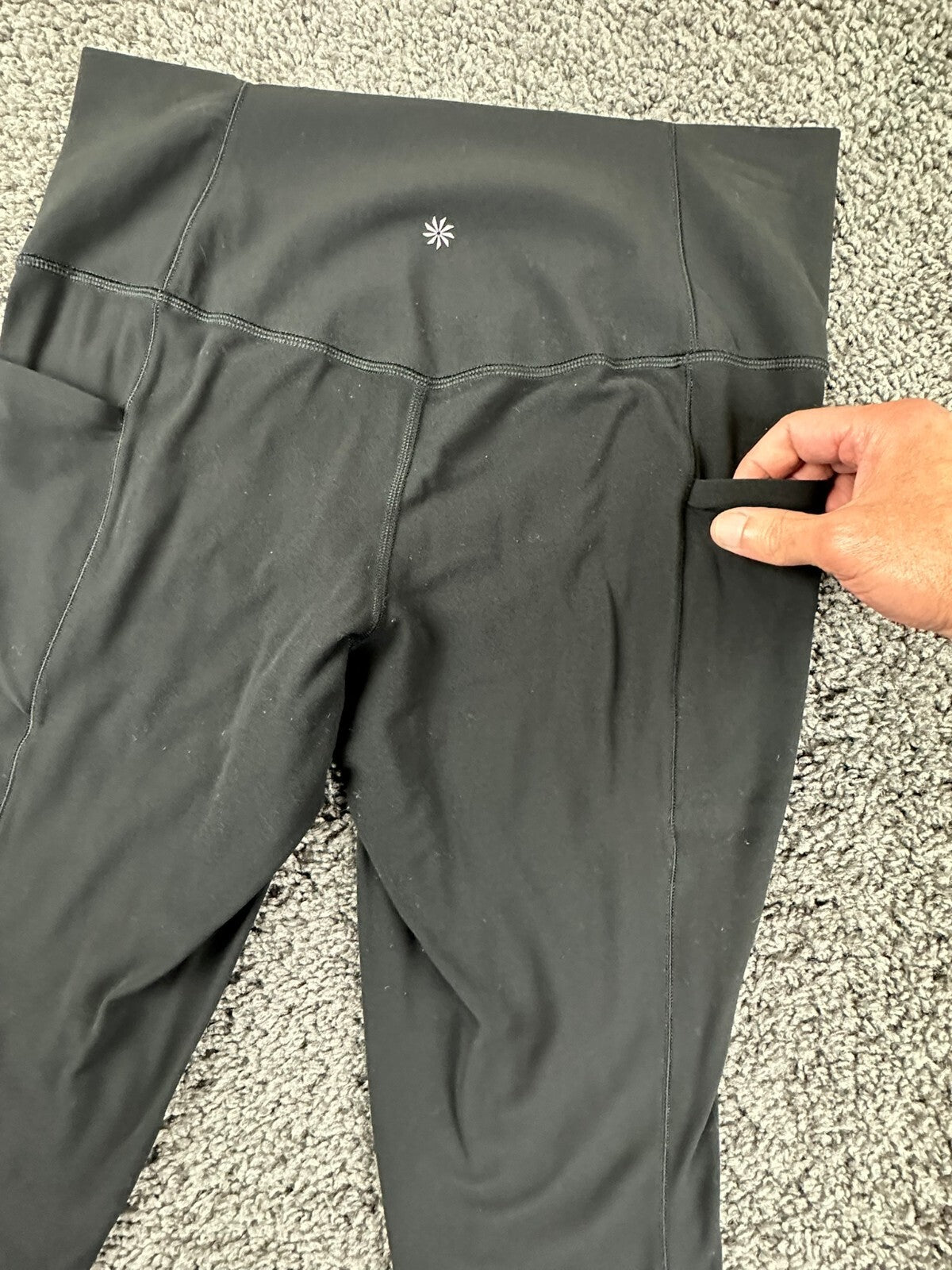 Athleta Salutation Stash 7/8 Women Black Pocket Leggings Sz L