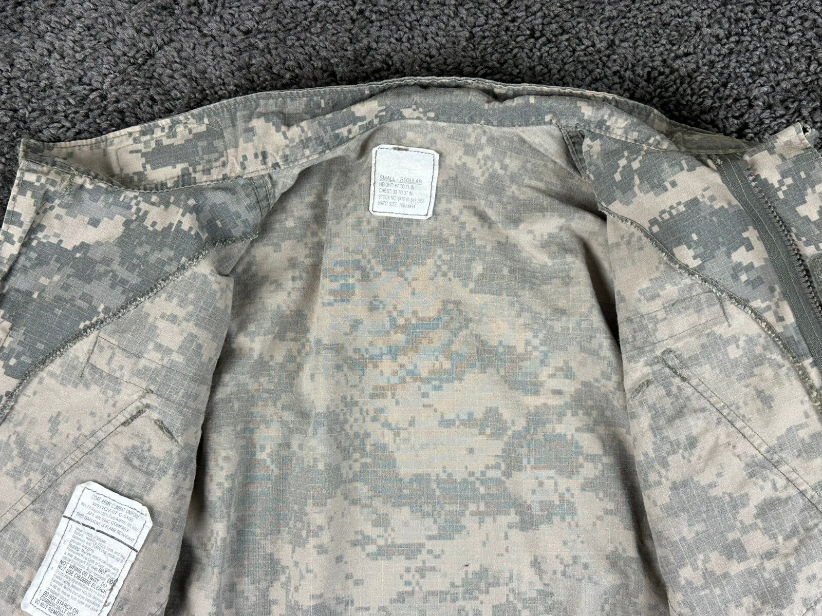 US Army ACU Digital Camo Combat Jacket Regular FR Flame Resistant Coat Sz Small