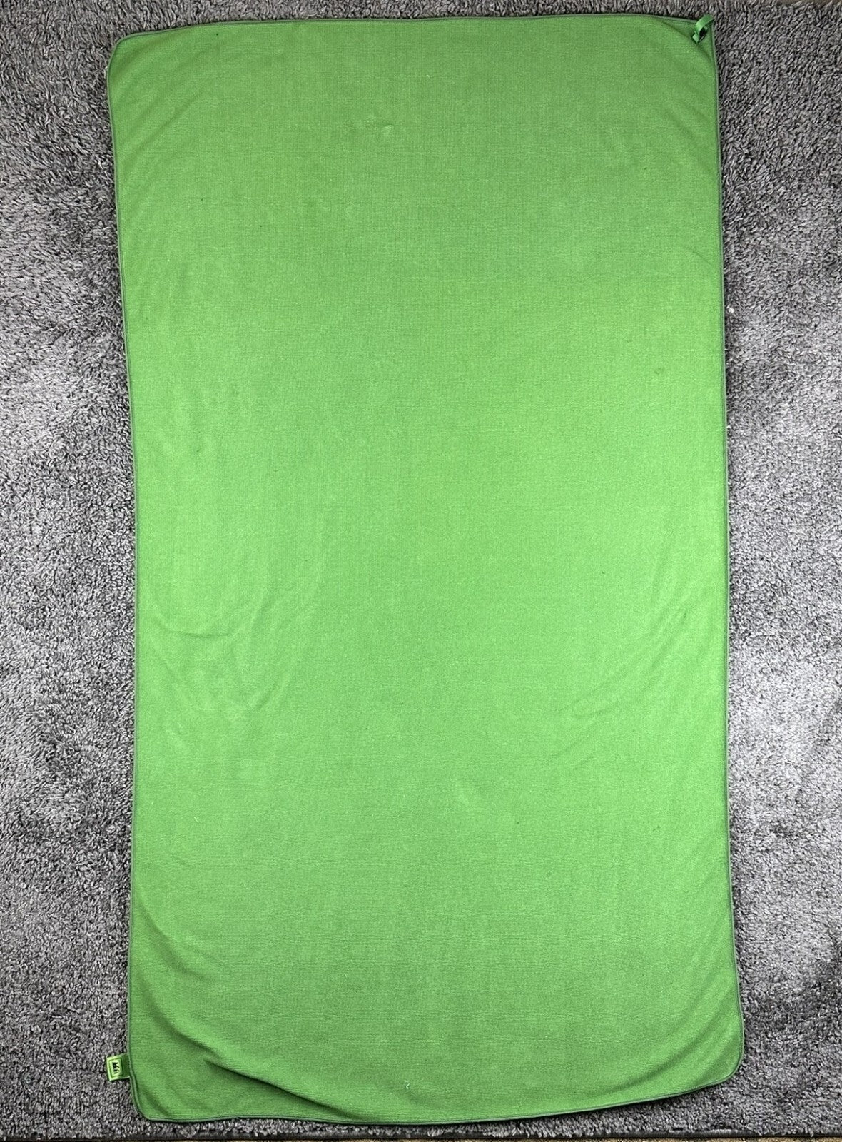 REI Green Microfiber Travel Towel XXL 36in x 58in Fast Drying Camp Hiking Gear