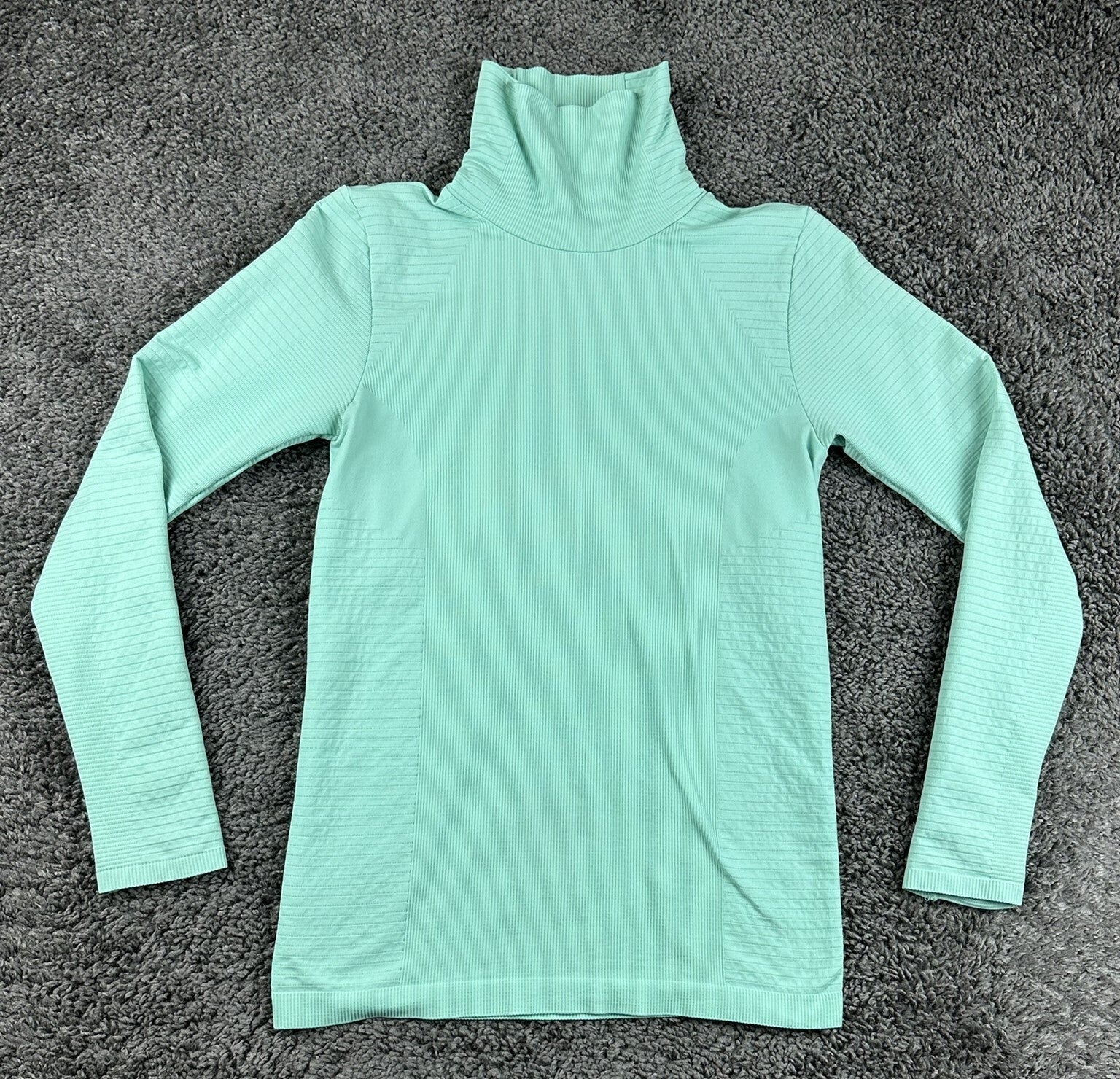 Athleta Flurry Blizzard Turtleneck Womens Mint Green Thumbhole Seamless Sz M