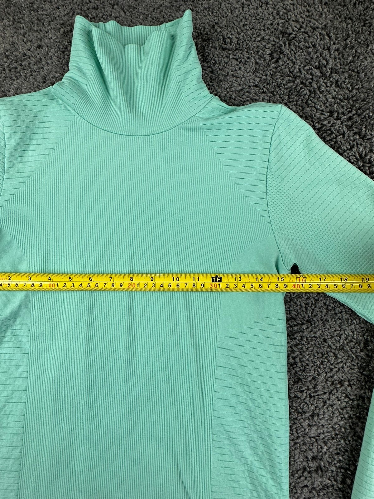 Athleta Flurry Blizzard Turtleneck Womens Mint Green Thumbhole Seamless Sz M