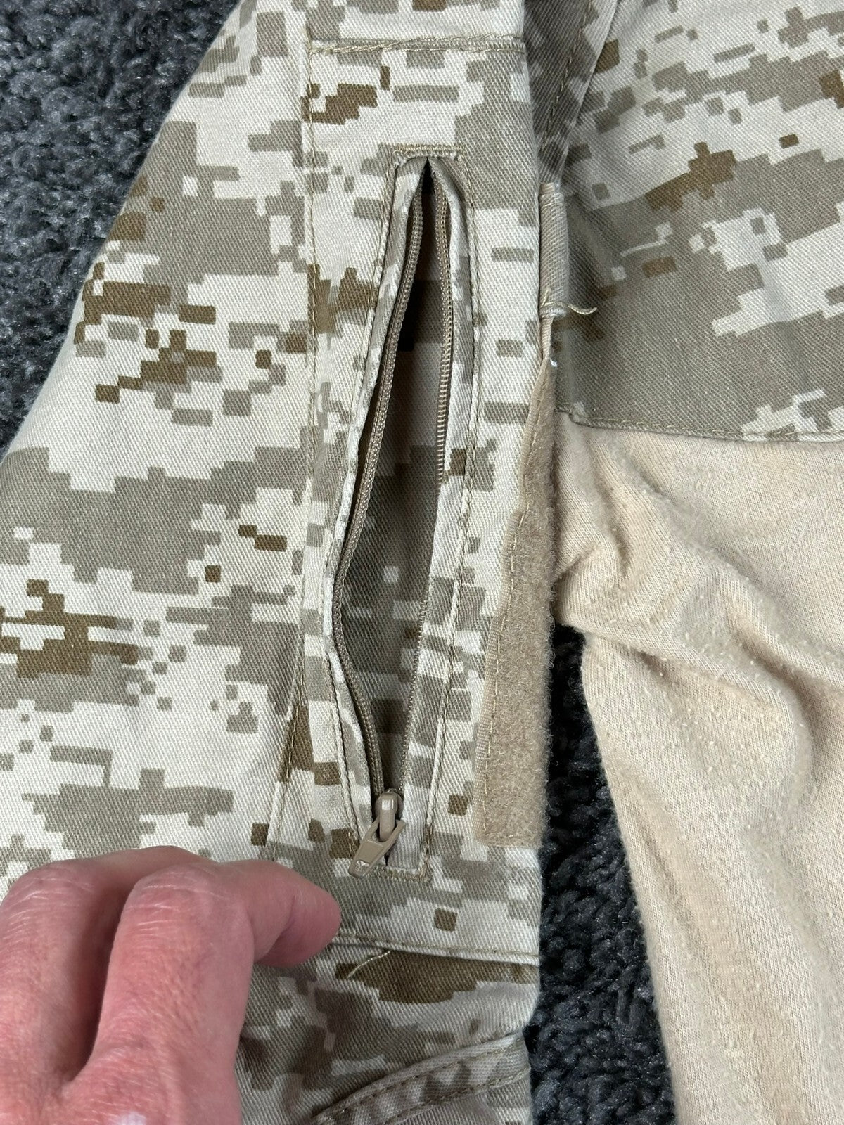 Rothco Desert Digital Camo Tactical Combat Shirt Men's Military Zip Pockets Sz S