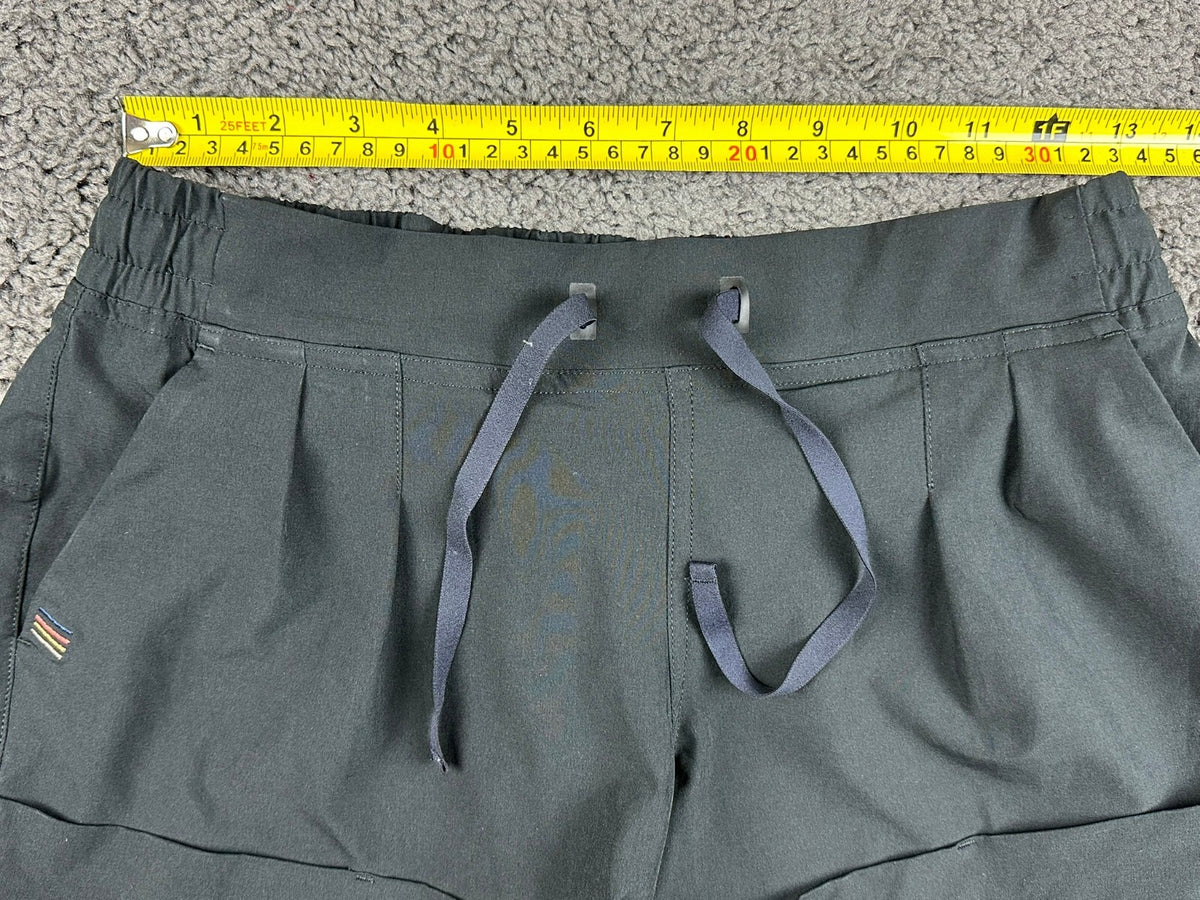 Backcountry Womens Small Black Performance Pull On Cuffed Hiking Shorts