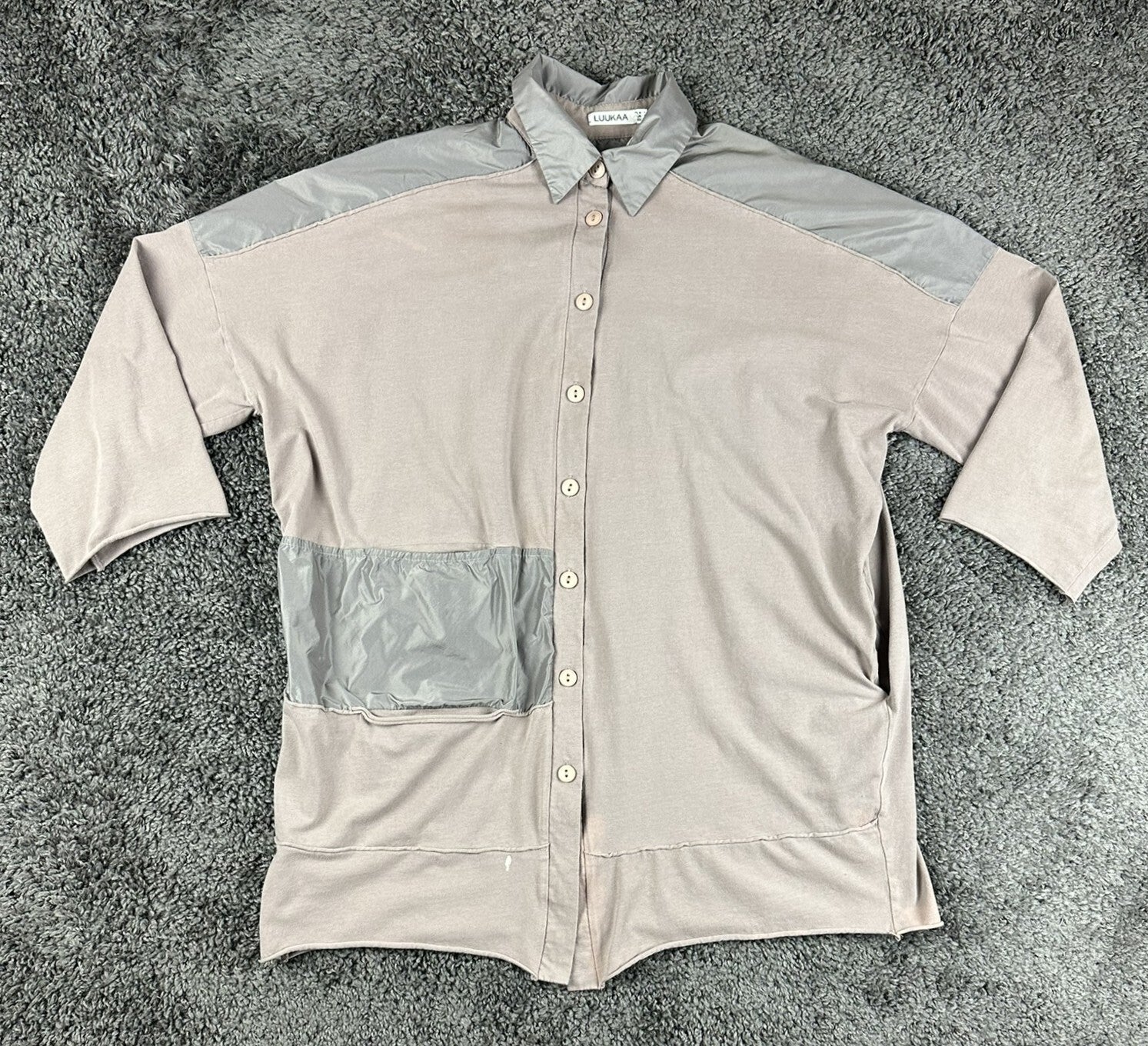 Luukaa Lagenlook Womens Button Tunic Shirt Taupe Gray Size 8 Mixed Media Pockets