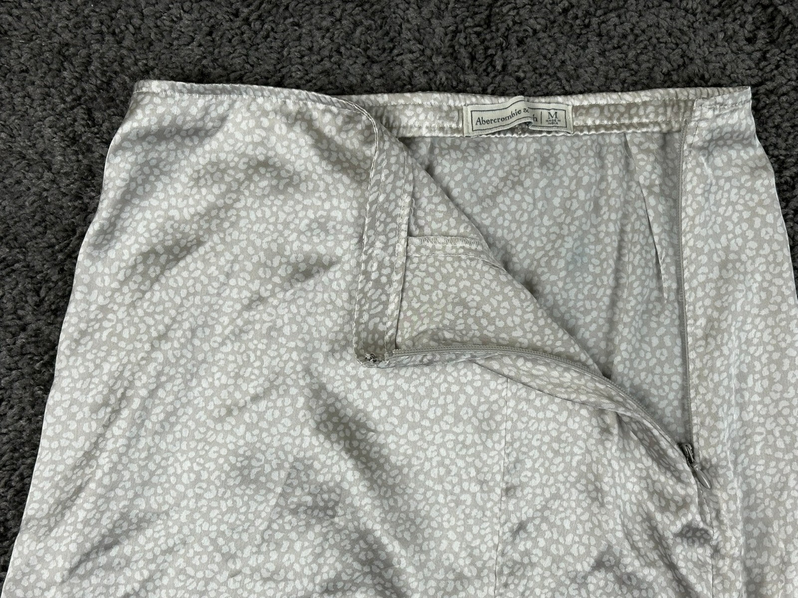 Abercrombie & Fitch Midi Skirt Womens Gray Animal Print Satin Side Slit Sz M