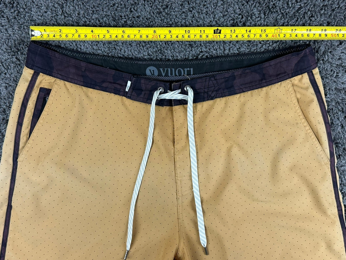 Vuori Cruise Boardshorts Mens L 36 Tan Polka Dot Camo 4-Way Stretch Swim Trunks
