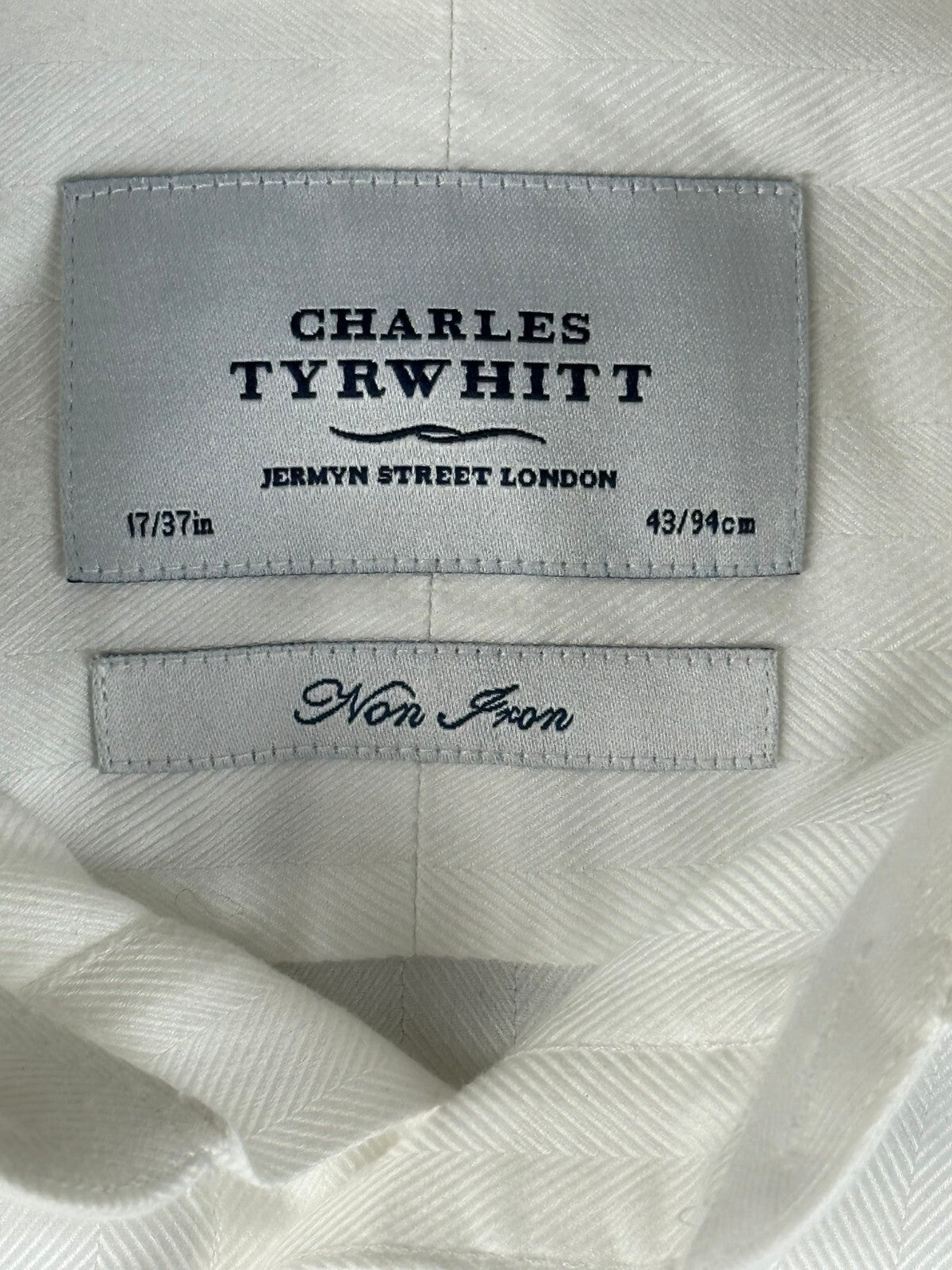 Charles Tyrwhitt Mens White Herringbone Non Iron French Cuff Dress Shirt 17/37