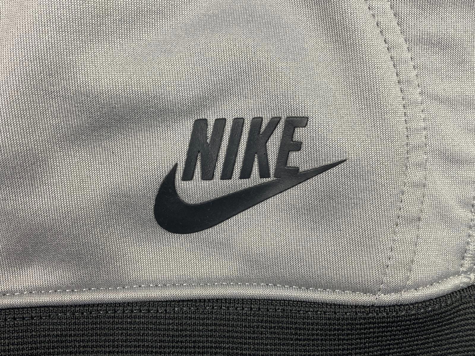 Nike Sportswear Hoodie Men's XL Gray Thumbholes Pullover Headphone Port