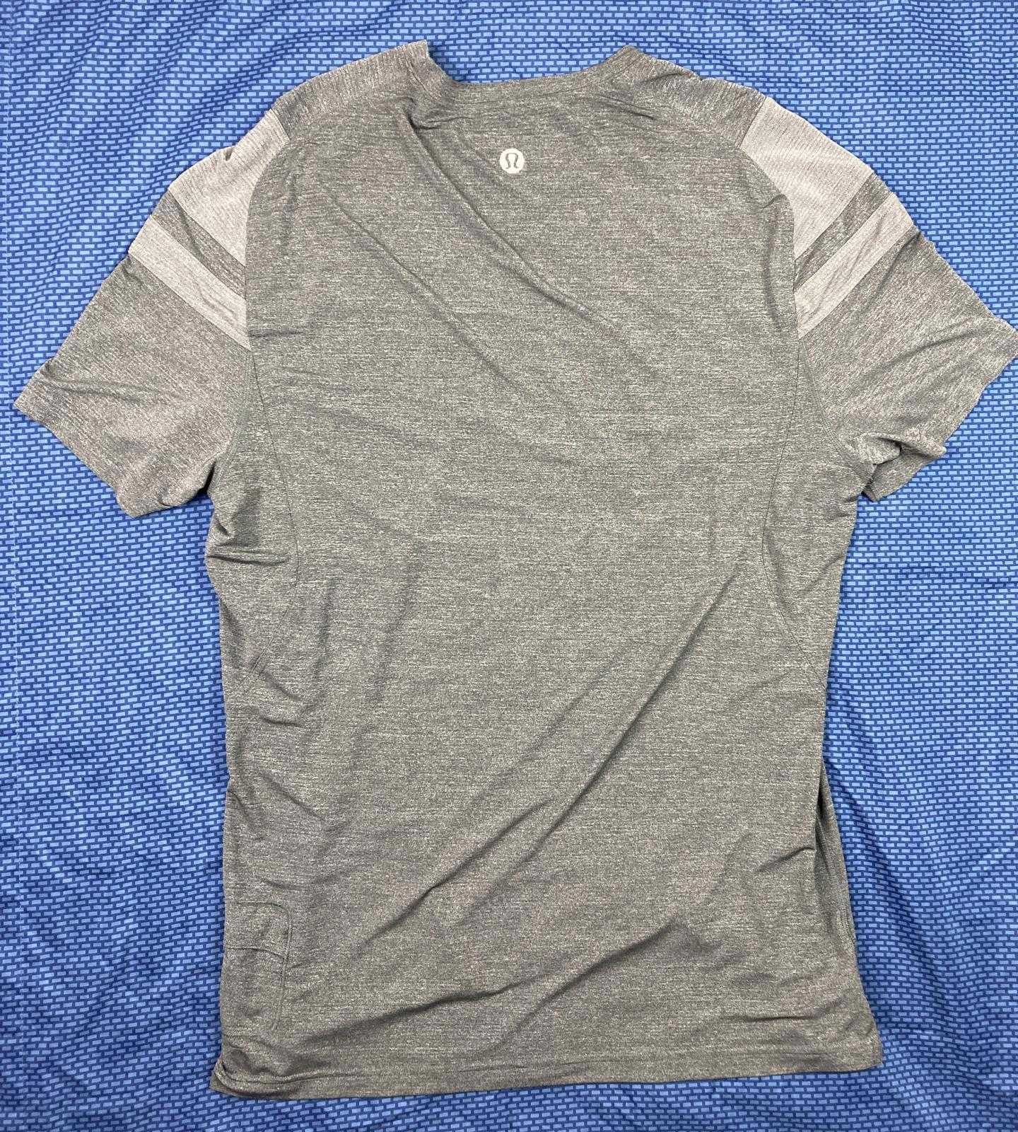 Lululemon Mens Shirt Active Tech Gray Short Sleeve Reflective Strip Size Medium.