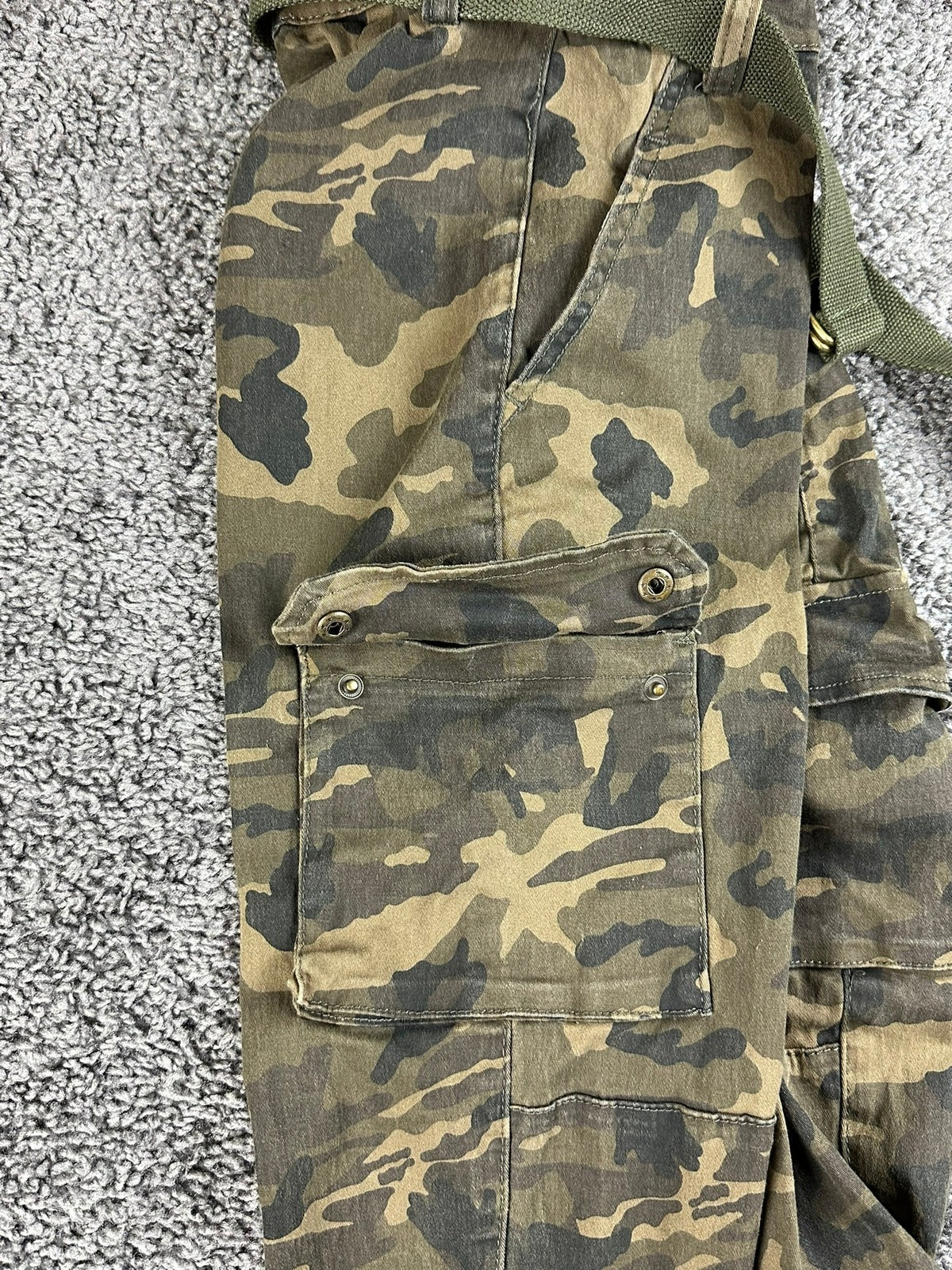 Twin Sisters Womens Camo Cargo Pants Medium Green Belted Stretch Jogger Utility