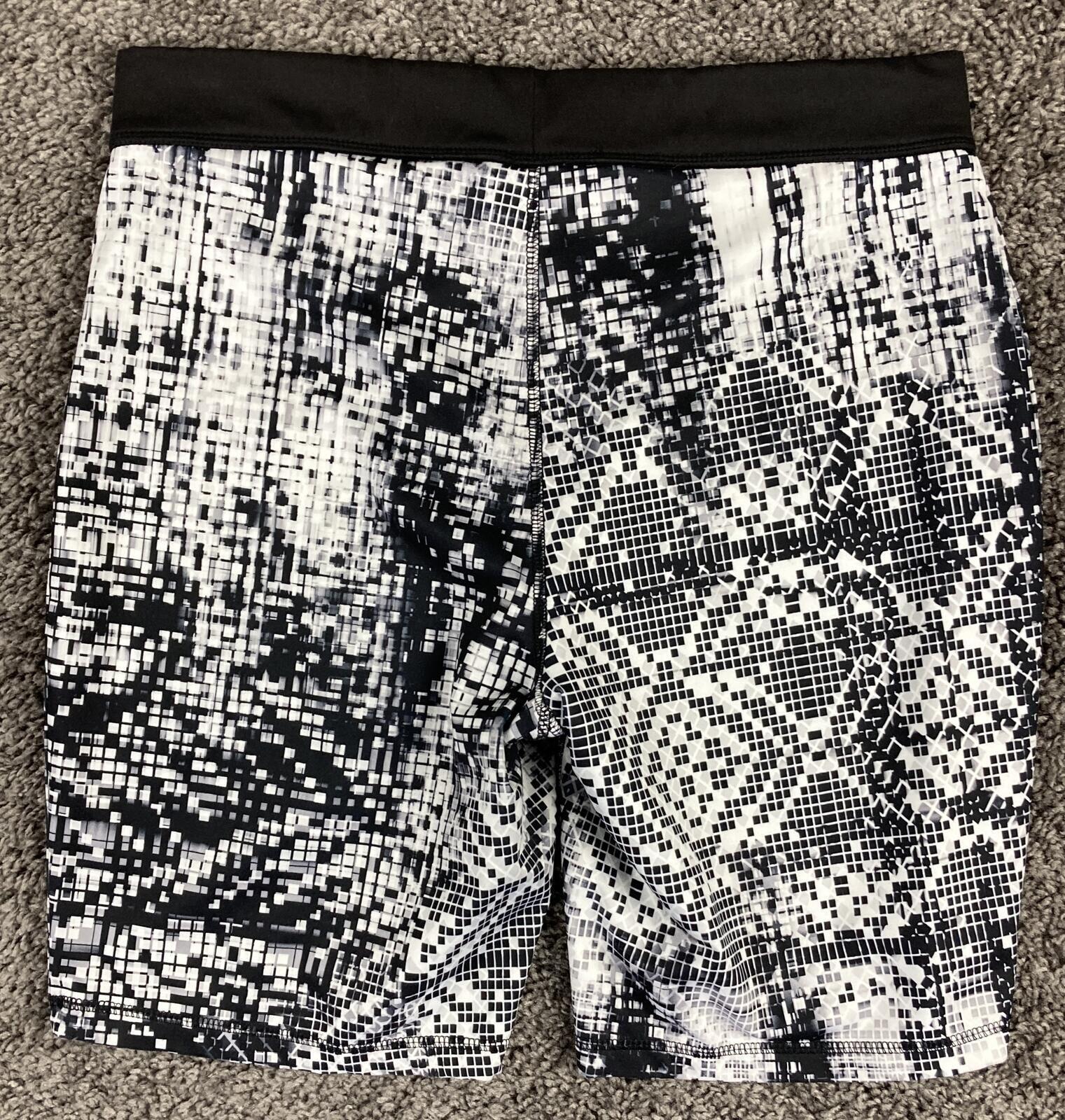 Everlast Womens Biker Shorts Black White Geometric Grid Polyester Spandex Sz L