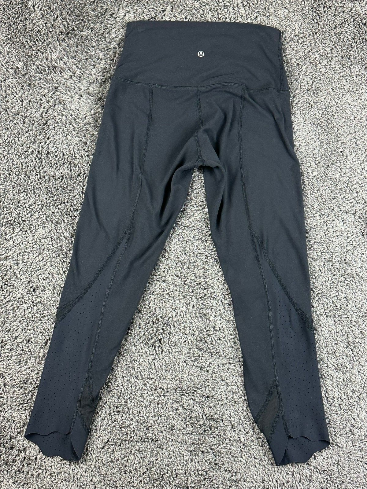 Lululemon Tight Stuff Crop Leggings Womens 4 Black Mesh Scallop Hem Laser Cut