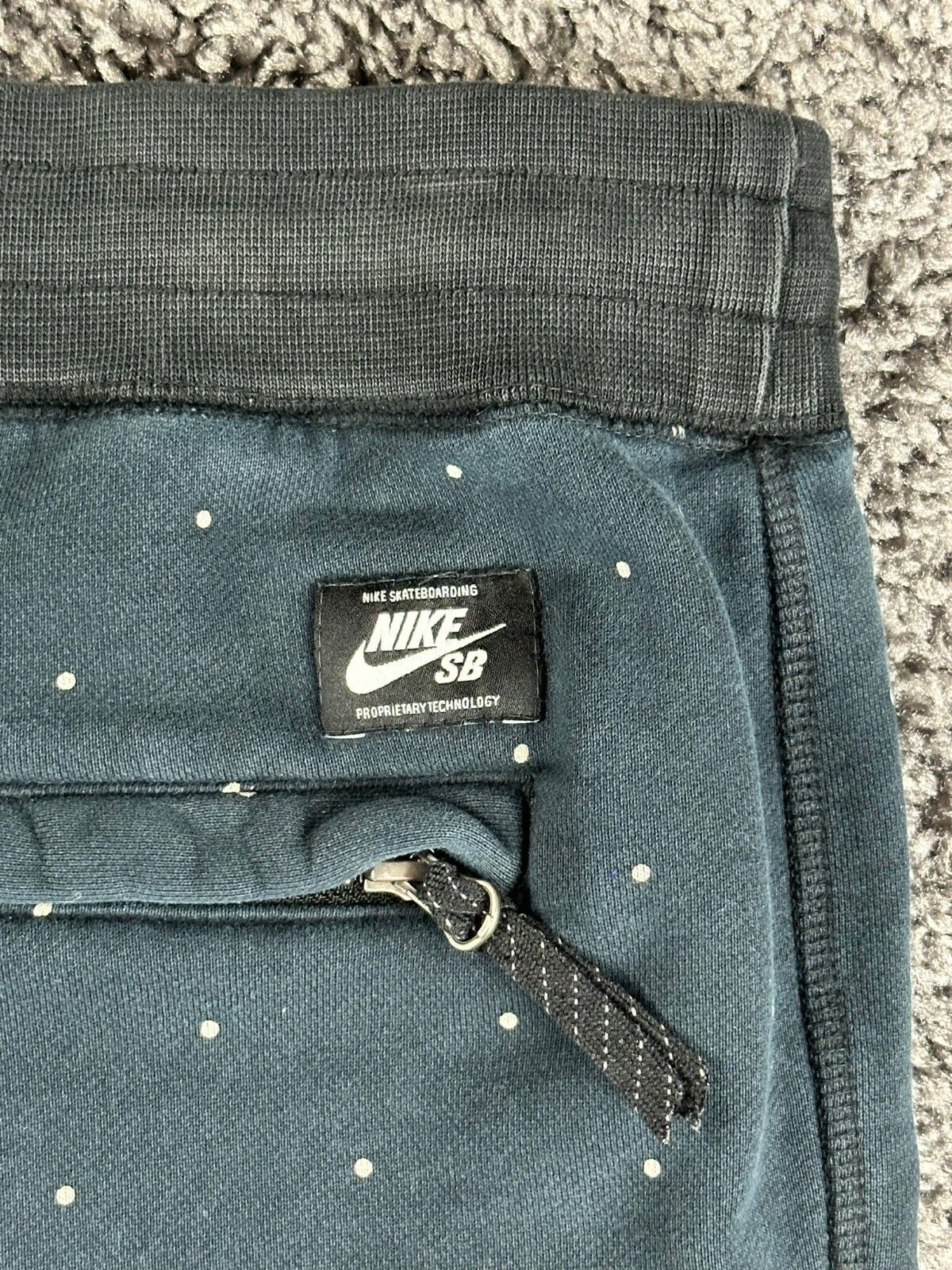Nike SB Everett Sweat Shorts Mens L Black Polka Dot Fleece Skateboarding