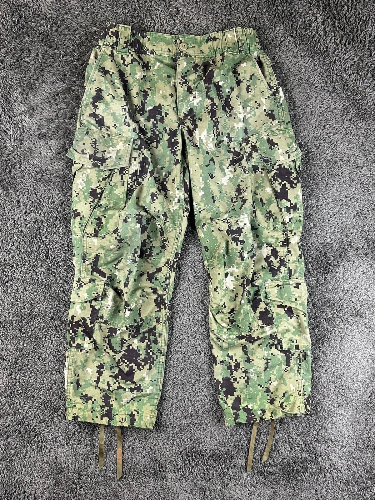 US Navy NWU Type III AOR2 Digital Camo Cargo Military Trousers Medium X-Short